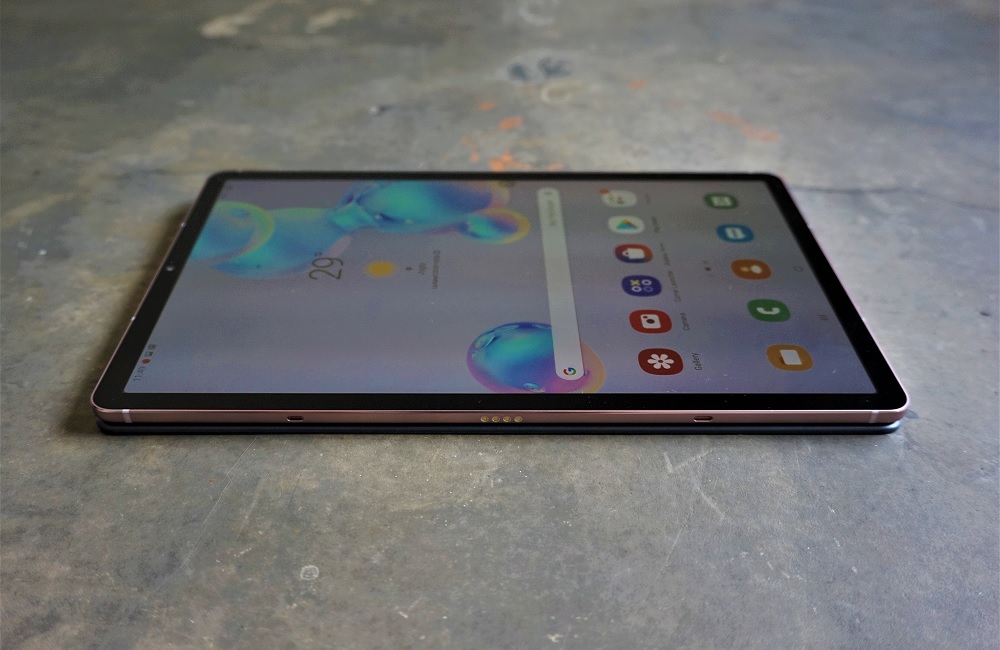 perangkat yang mempunyai slot untuk menempelkan